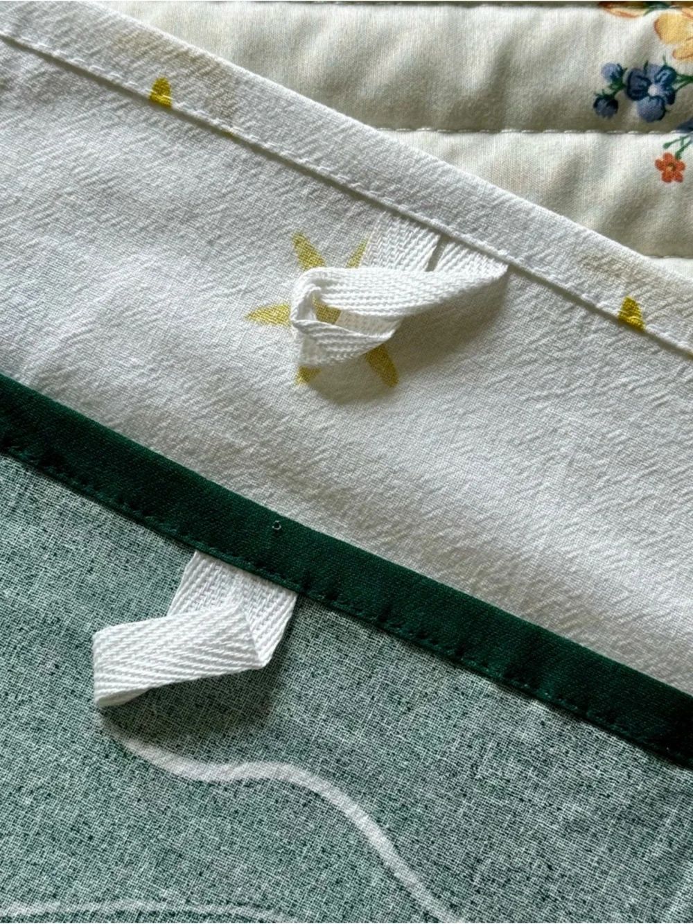 NWOT Crofton Tea Towels Set of 2 – Cheers Wine & Gold Star Kitchen Towels Decor